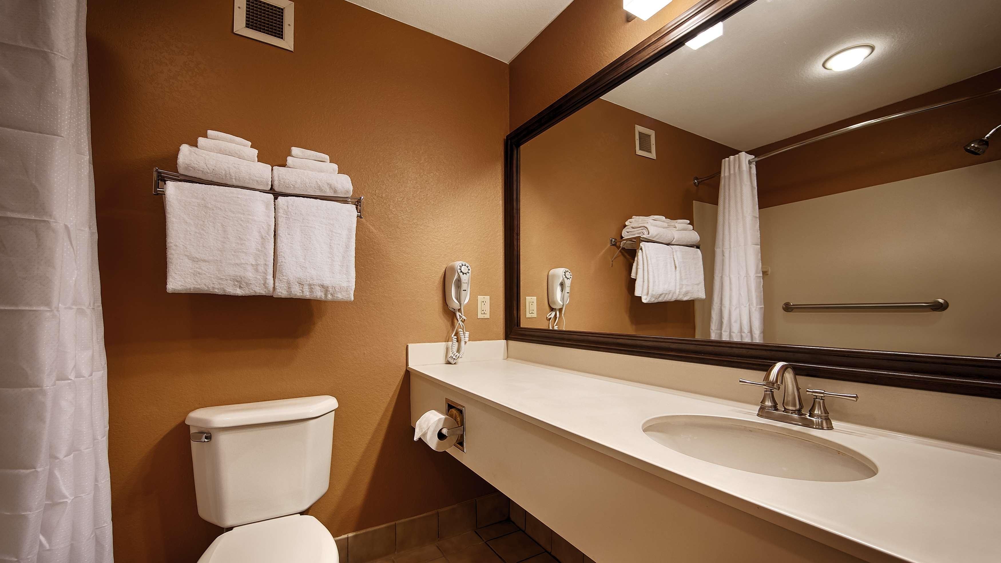 Best Western Plus Brandywine Inn & Suites Монтичело Екстериор снимка