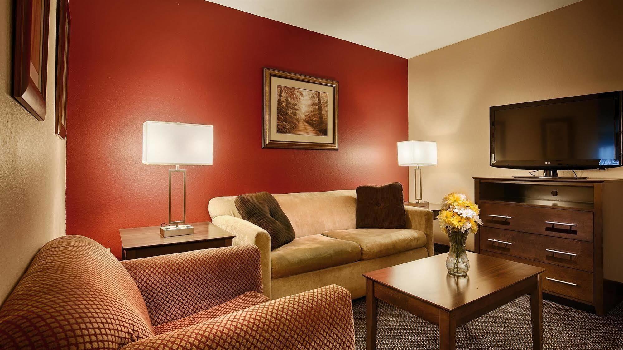 Best Western Plus Brandywine Inn & Suites Монтичело Екстериор снимка